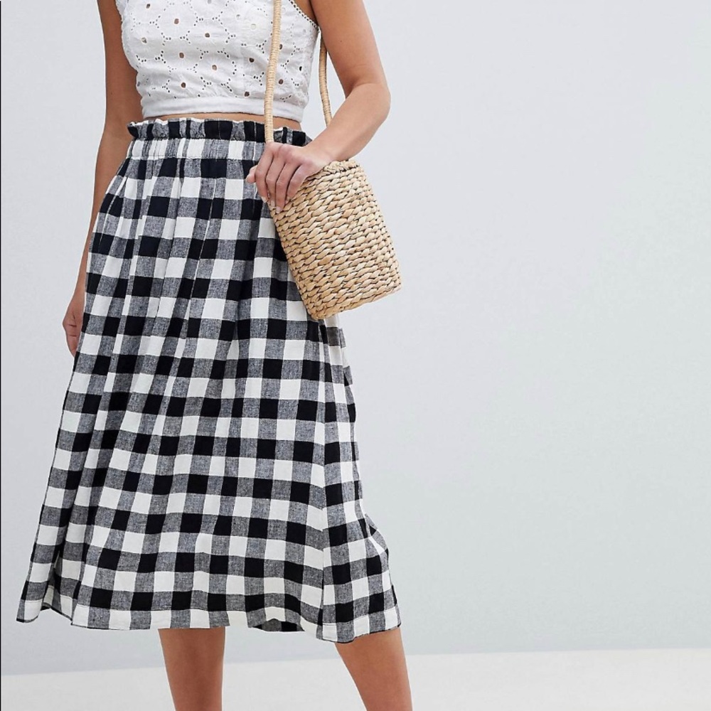 Plaid black and white long skirt.